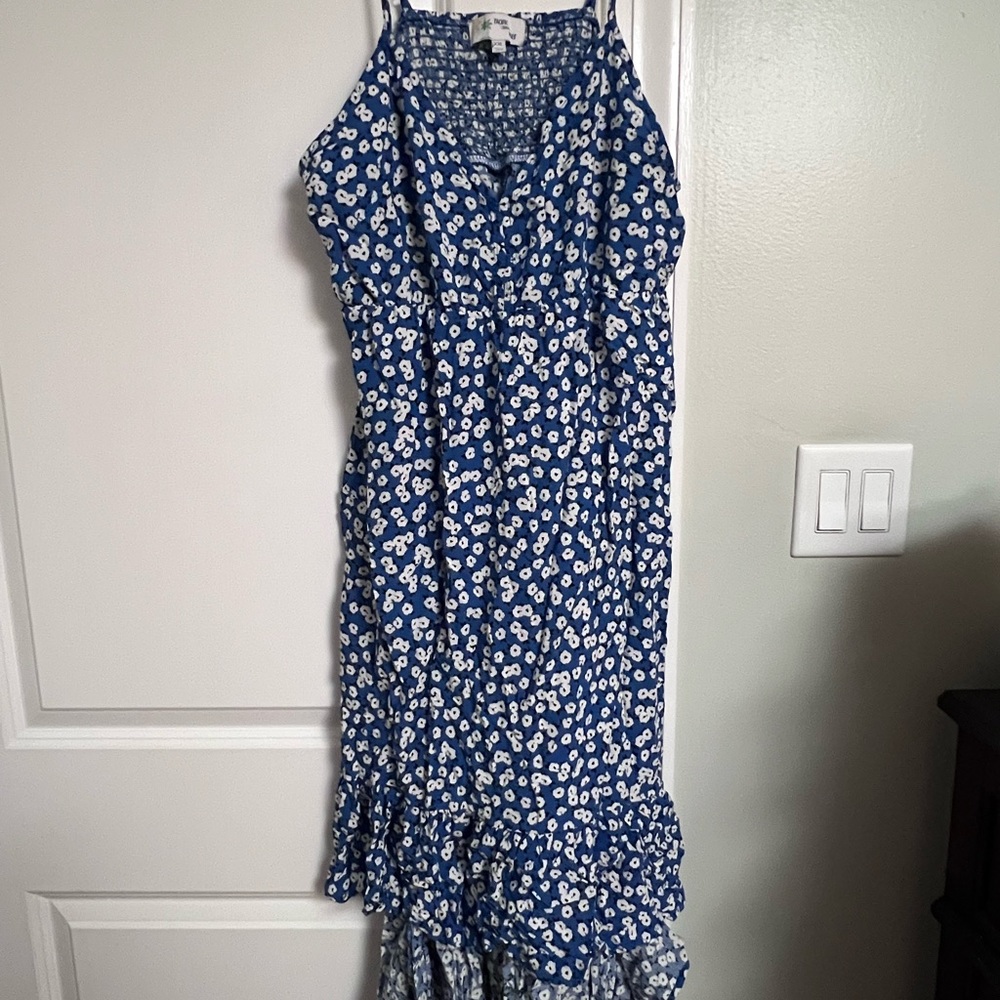 Blue Floral V-Neck Maxi Dress with Ruffle Hem